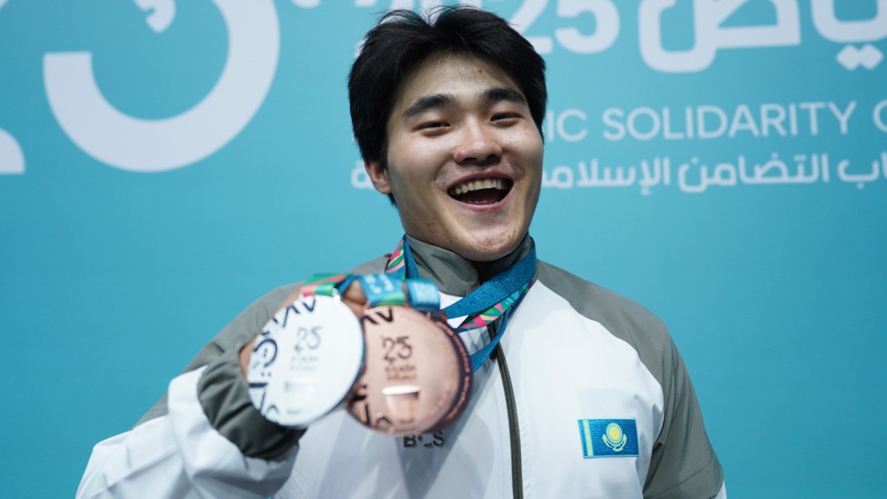 Емберды прокомментировал три свои награды на Исламиаде-2025