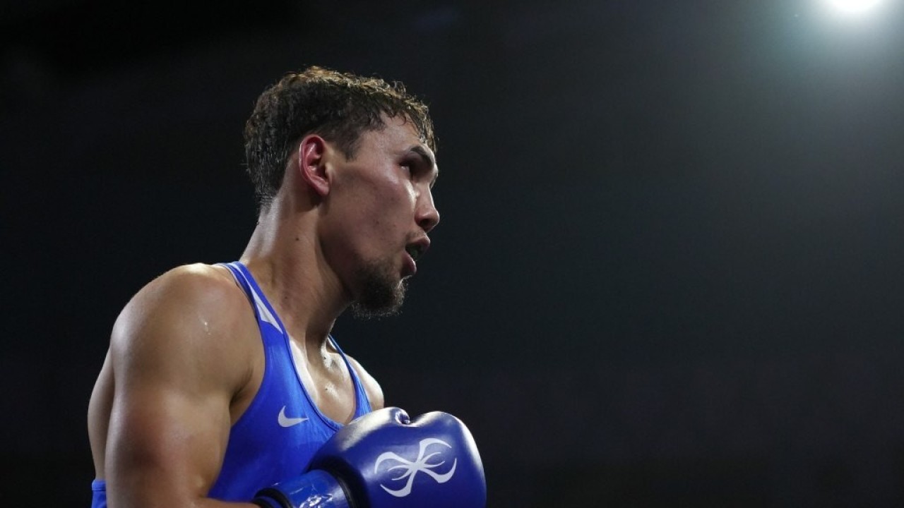 Казахстанец оформил дерзкий нокаут на ЧМ в Дубае