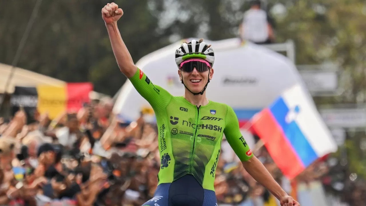 Погачар в третий раз в карьере "оседлал" "Золотой велосипед"