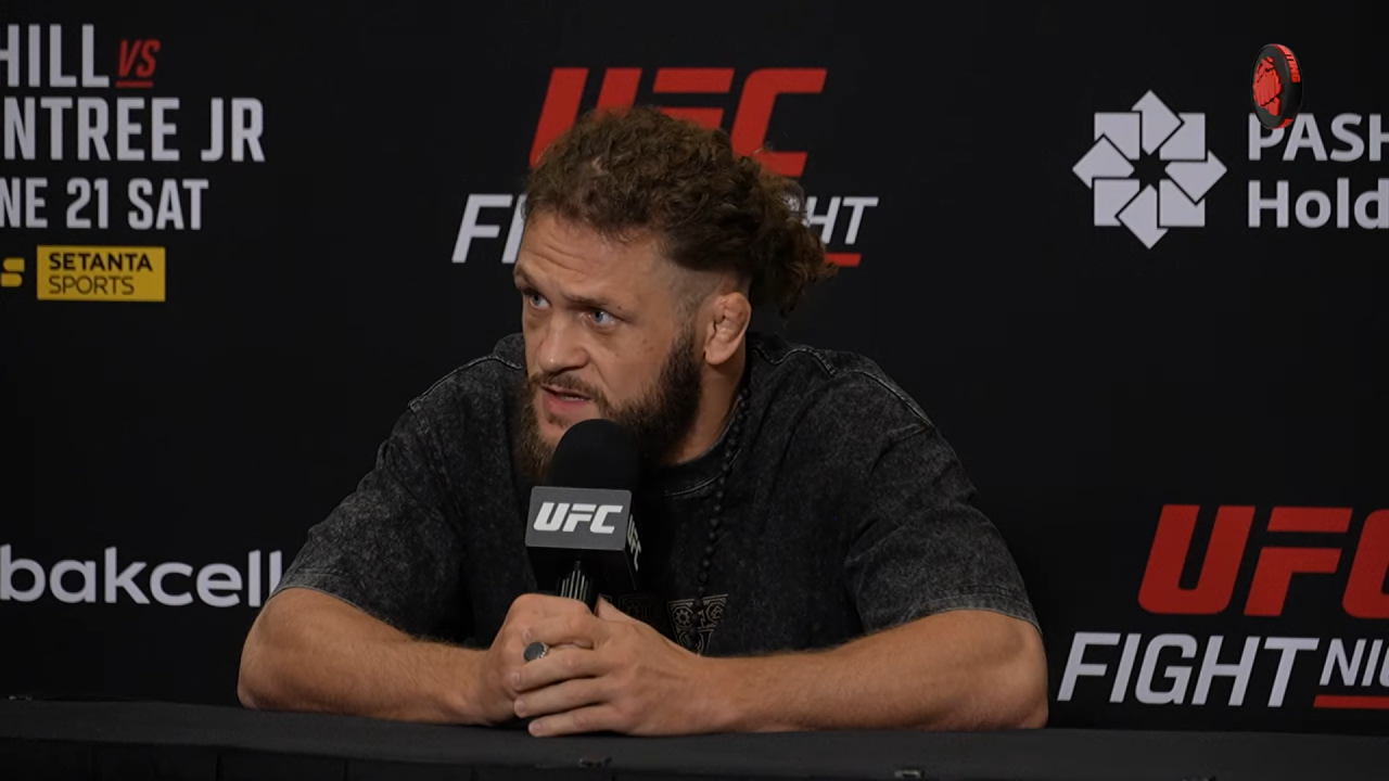 Топовый боец UFC поблагодарил болельщиков из Казахстана