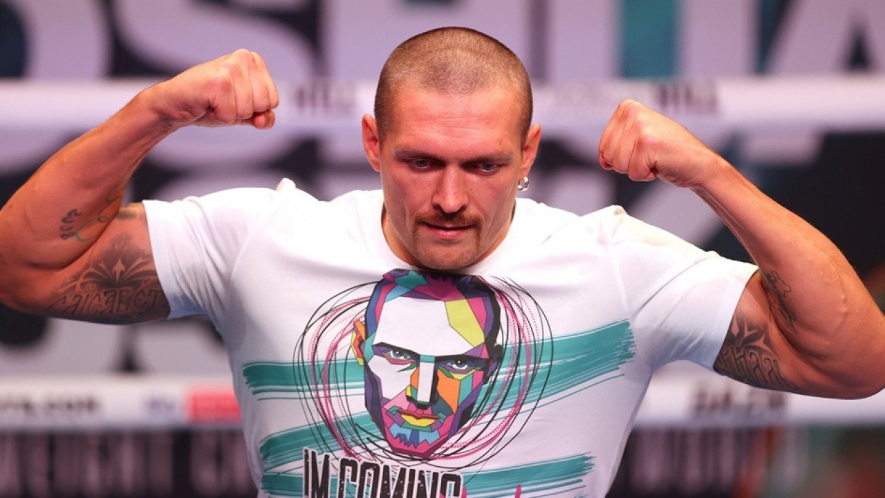 Усика предлагают лишить уже двух поясов