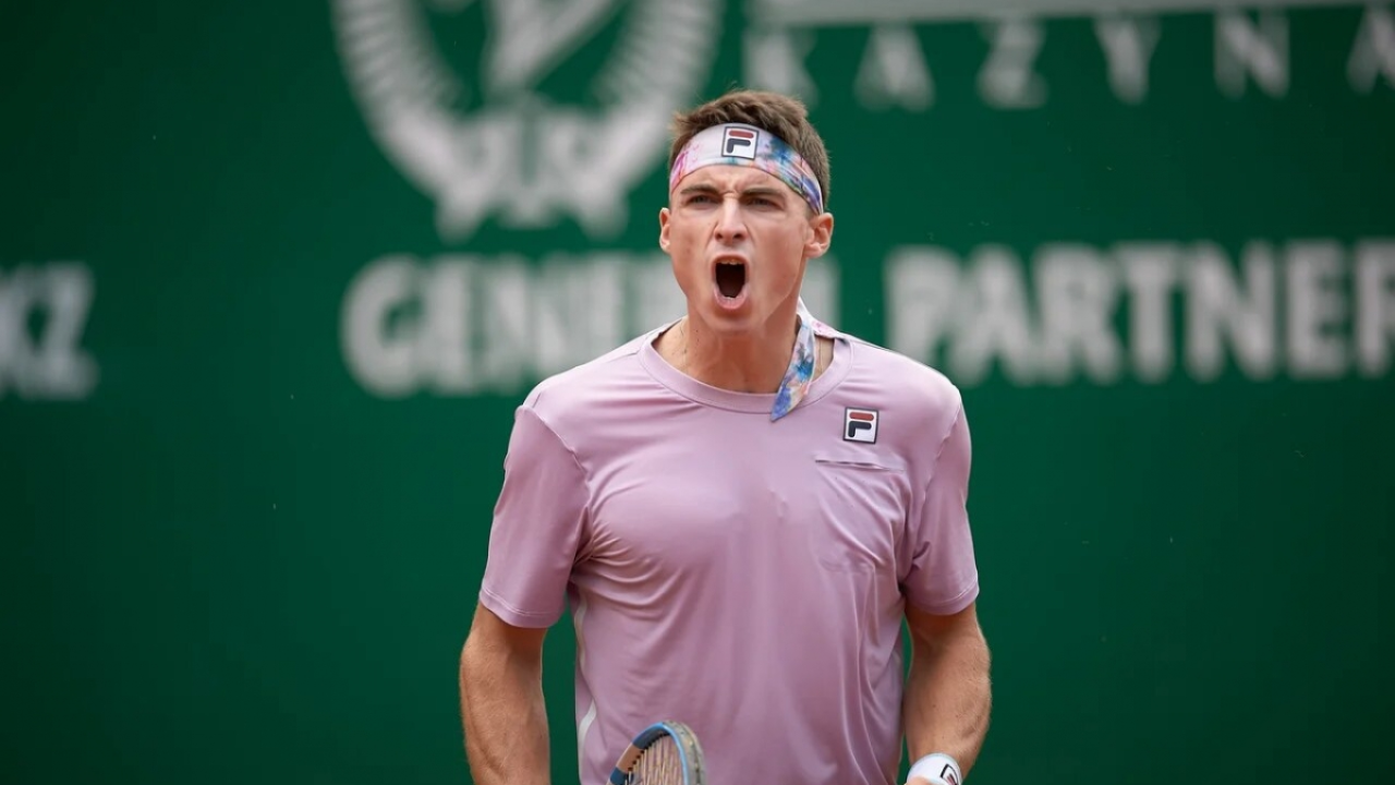 Скатов прошел старт одиночки "Челленджера" в Шымкенте