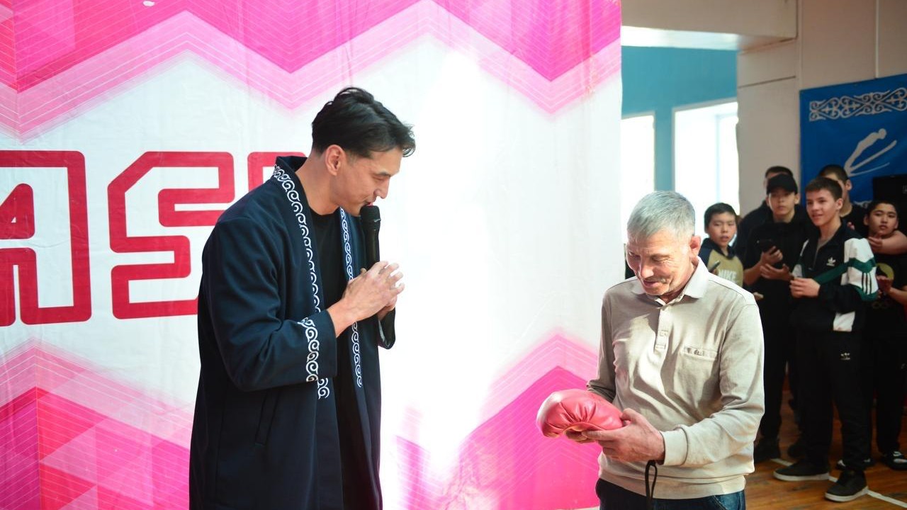 Нурлан Сабуров встретился с первым тренером в Степногорске