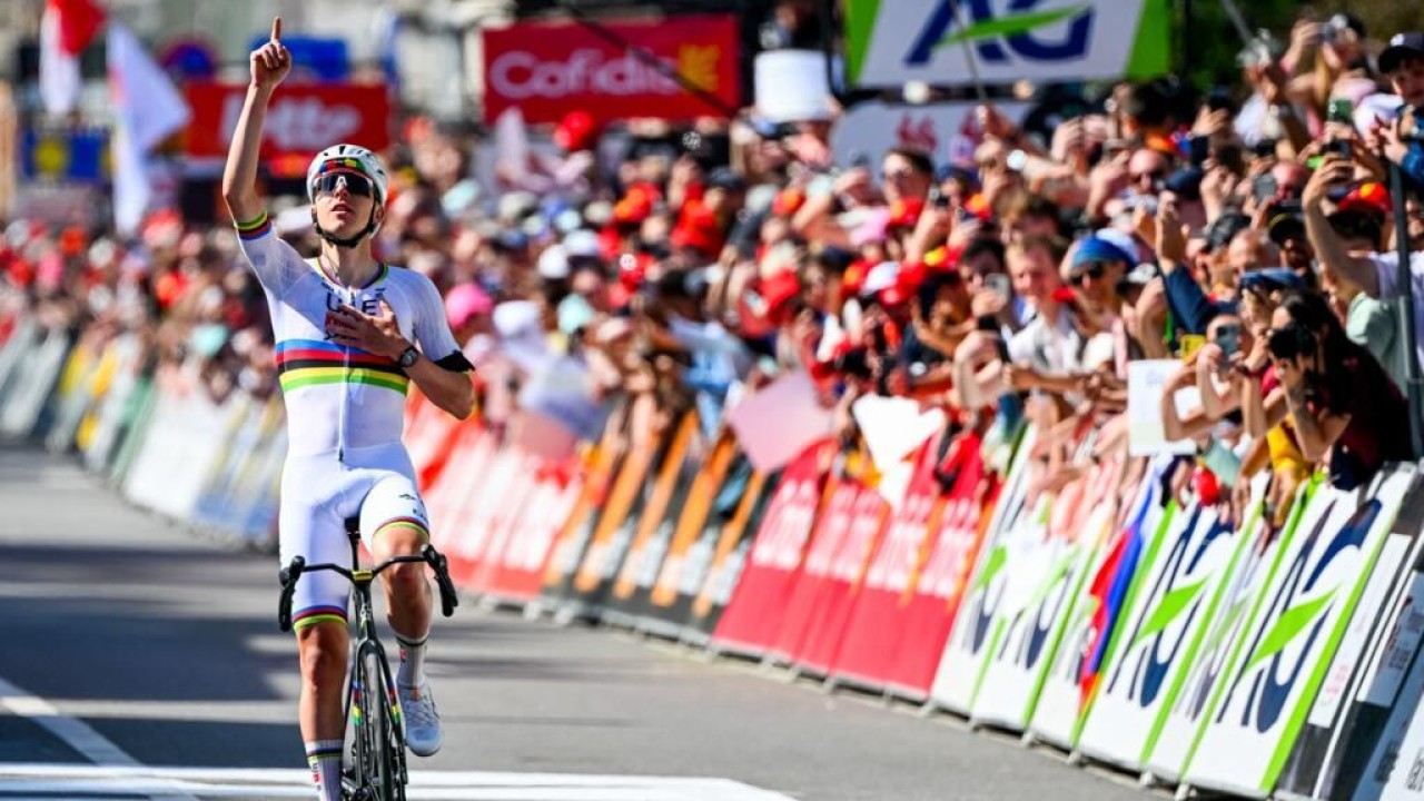 Погачар в третий раз подряд выиграл Льеж-Бастонь-Льеж